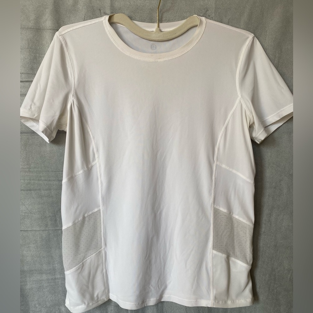 Lululemon Tshirt in size 8